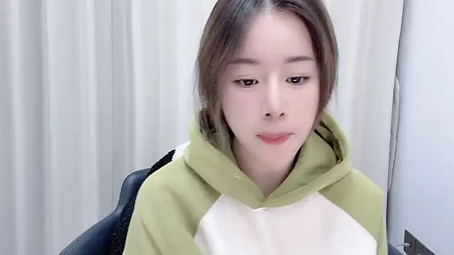 chloe-01 online show from 12.15.24