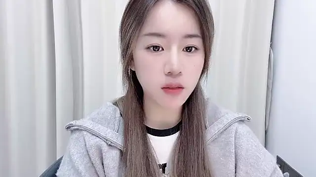 chloe-01 online show from 12.19.24