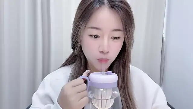 chloe-01 online show from 12.30.24