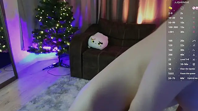 Snapshot of UrLittleVikky chatting on 12.20.24 UrLittleVikky online show from 12.20.24