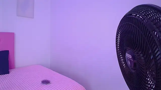 Snapshot of issa_kitty chatting on 01.25.25 issa kitty online show from 01.25.25