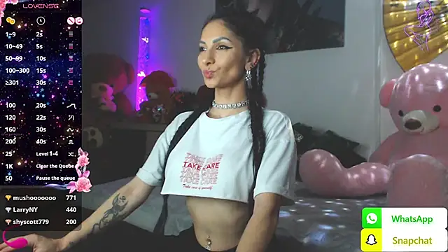 Snapshot of EvelynAisha chatting on 02.01.25 EvelynAisha online show from 02.01.25