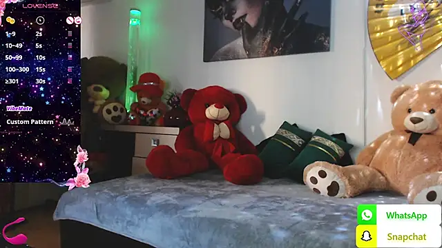 Snapshot of EvelynAisha chatting on 02.21.25 EvelynAisha online show from 02.21.25