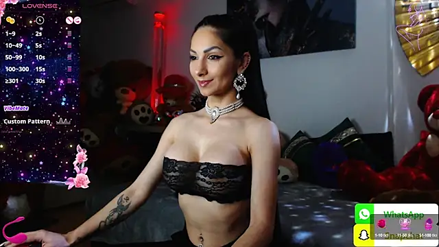 Snapshot of EvelynAisha chatting on 02.23.25 EvelynAisha online show from 02.23.25