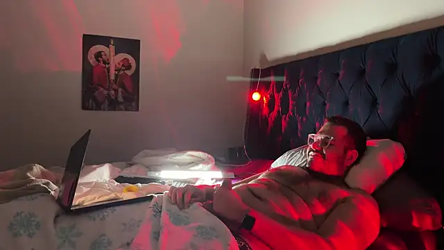 Snapshot of bearcloudcomputa chatting on 12.28.24 bearcloudcomputa online show from 12.28.24