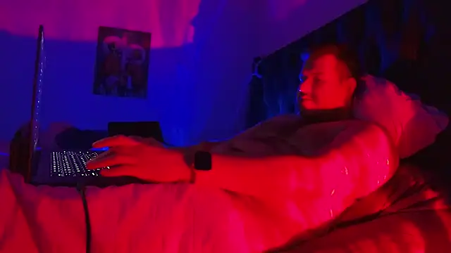 Snapshot of bearcloudcomputa chatting on 12.30.24 bearcloudcomputa online show from 12.30.24