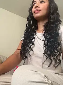 Snapshot of _Luana chatting on 12.26.24  Luana online show from 12.26.24