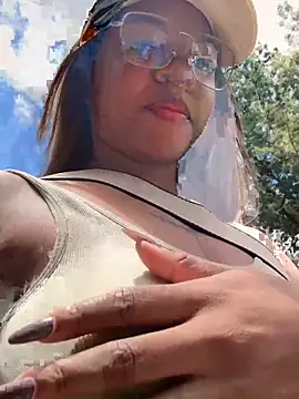 Snapshot of tiana_nave chatting on 10.12.25 tiana nave online show from 10.12.25