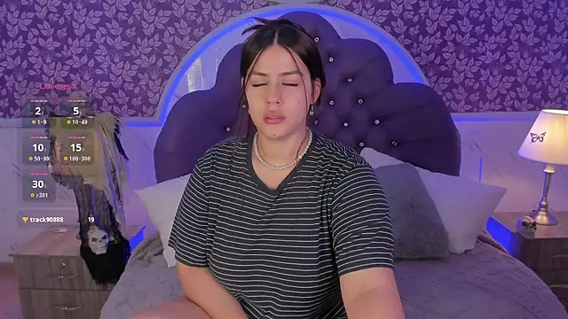 Snapshot of Miamontoya chatting on 10.13.25 Miamontoya online show from 10.13.25