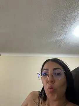 Snapshot of StaceyJones1 chatting on 11.05.25 StaceyJones1 online show from 11.05.25