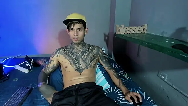 Snapshot of Travistanner_28 chatting on 09.15.25 Travistanner 28 online show from 09.15.25