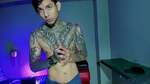 Snapshot of Travistanner_28 chatting on 09.25.25 Travistanner 28 online show from 09.25.25