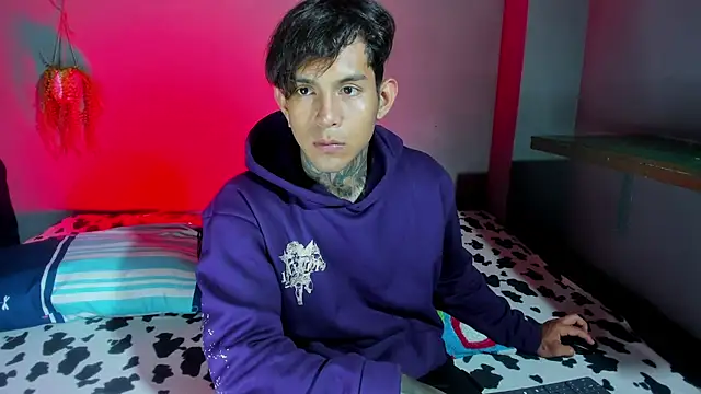 Snapshot of Travistanner_28 chatting on 10.06.25 Travistanner 28 online show from 10.06.25