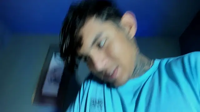 Snapshot of Travistanner_28 chatting on 10.22.25 Travistanner 28 online show from 10.22.25