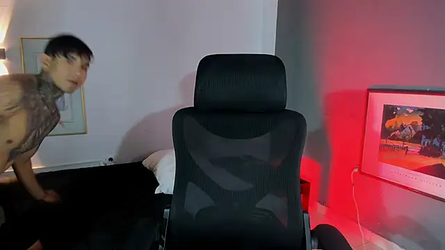 Snapshot of Travistanner_28 chatting on 11.26.25 Travistanner 28 online show from 11.26.25