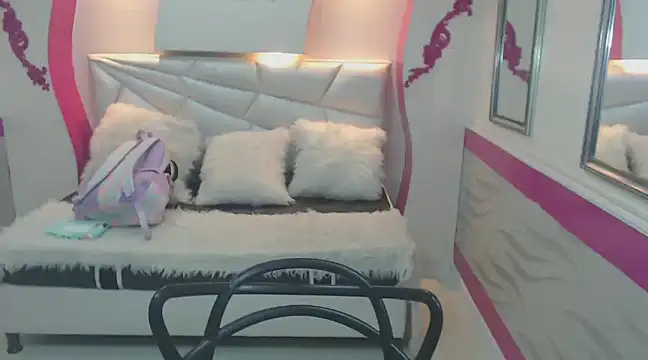 Snapshot of Mayaa_ross chatting on 12.19.24 Mayaa ross online show from 12.19.24