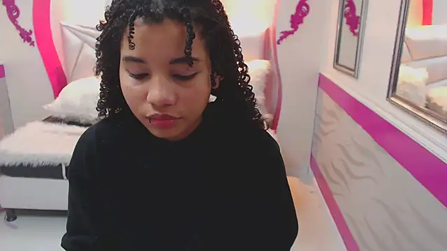 Snapshot of Mayaa_ross chatting on 12.19.24 Mayaa ross online show from 12.19.24