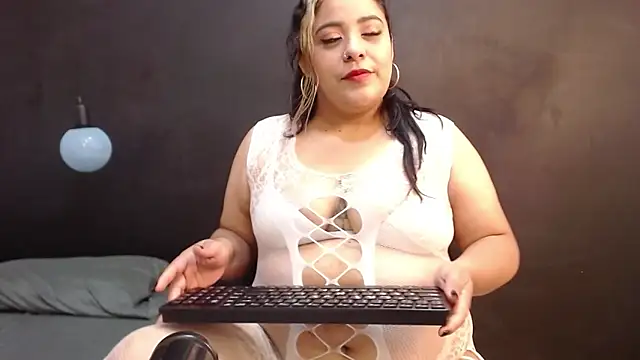 Snapshot of brendamaz chatting on 02.21.25 brendamaz online show from 02.21.25