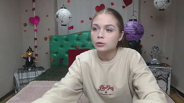 LaraPika online show from 11.04.25