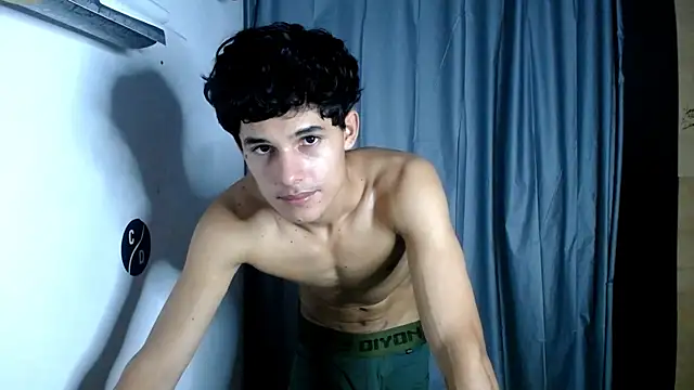 Snapshot of freddy_romas chatting on 02.13.25 freddy romas online show from 02.13.25