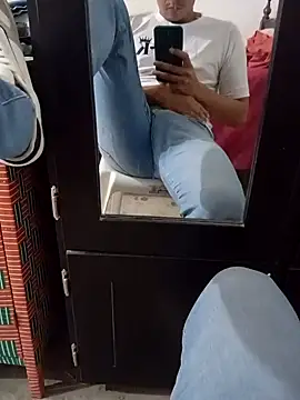 Snapshot of paulzorrita26 chatting on 01.08.25 paulzorrita26 online show from 01.08.25