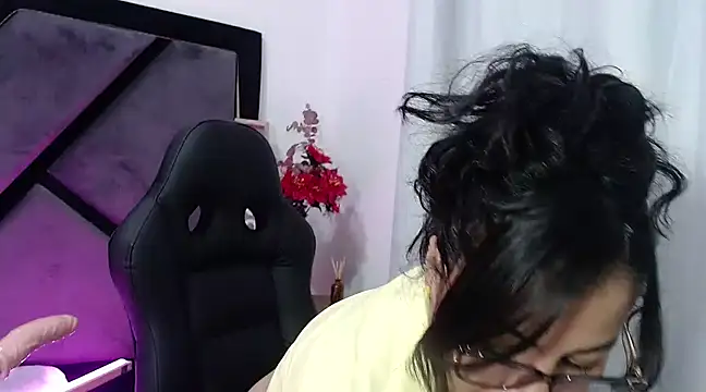 Snapshot of GabrielaDurann chatting on 03.21.25 GabrielaDurann online show from 03.21.25