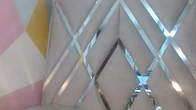 Snapshot of Lucy_White__ chatting on 01.11.25 Lucy White online show from 01.11.25