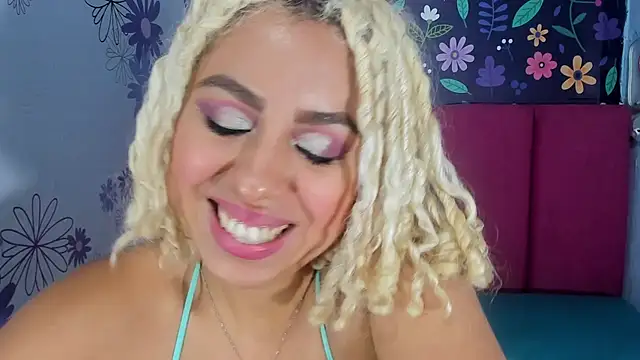 Snapshot of Lucy_White__ chatting on 10.15.25 Lucy White online show from 10.15.25