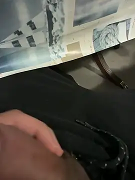 Snapshot of Pussylover_32 chatting on 11.03.25 Pussylover 32 online show from 11.03.25