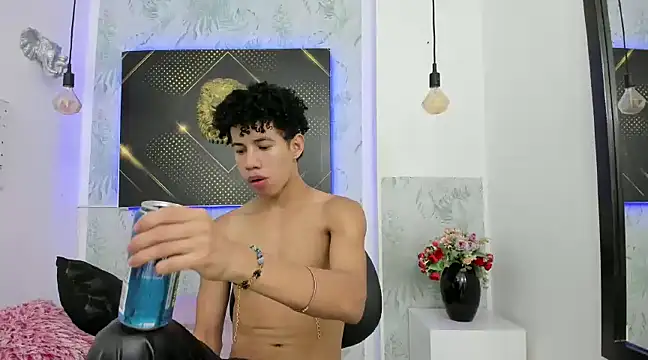 Snapshot of Erick_Zhimerman chatting on 01.17.25 Erick Zhimerman online show from 01.17.25