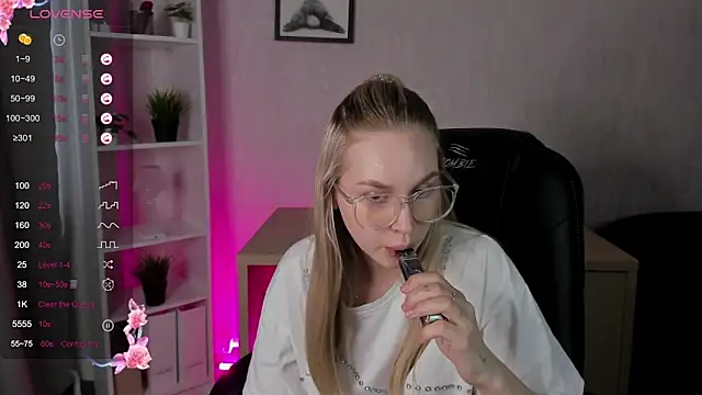 Carol  Cox online show from 02.07.25