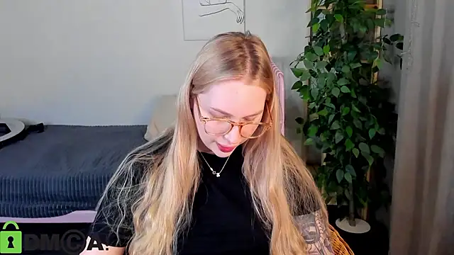 Carol  Cox online show from 12.03.25