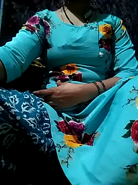 Snapshot of gunjan22 chatting on 12.08.24 gunjan22 online show from 12.08.24