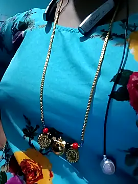 Snapshot of gunjan22 chatting on 12.21.24 gunjan22 online show from 12.21.24