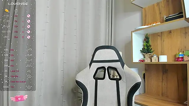 Snapshot of Fairyy_Moon chatting on 01.24.25 Fairyy Moon online show from 01.24.25