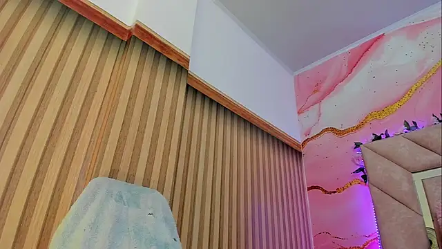 Taylor  cooper online show from 10.02.25