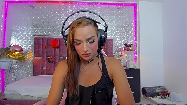 KylieVictoria online show from 10.24.25