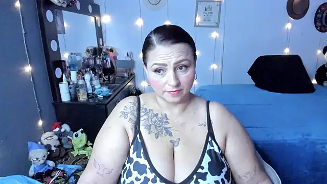 Ivonnee   online show from 10.20.25