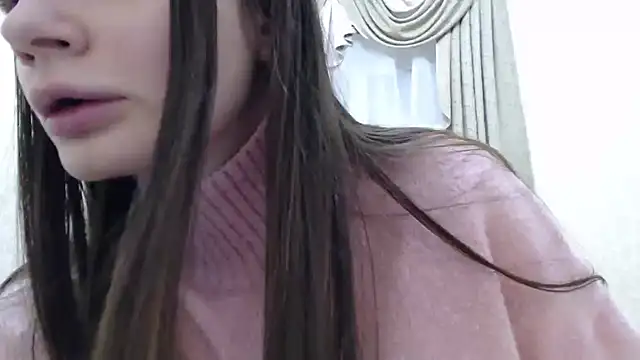 Snapshot of Effi_18 chatting on 12.13.24 Effi 18 online show from 12.13.24