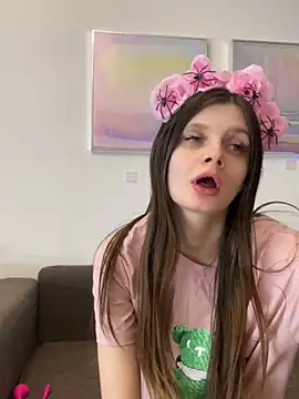 Snapshot of Effi_18 chatting on 01.25.25 Effi 18 online show from 01.25.25
