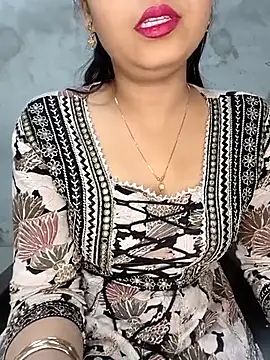 Snapshot of Shanaya_Hotty chatting on 03.08.25 Shanaya Hotty online show from 03.08.25