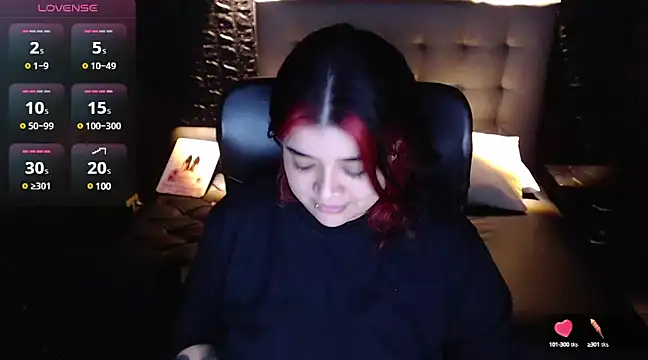 Snapshot of _ValeryStone_ chatting on 12.22.24  ValeryStone  online show from 12.22.24