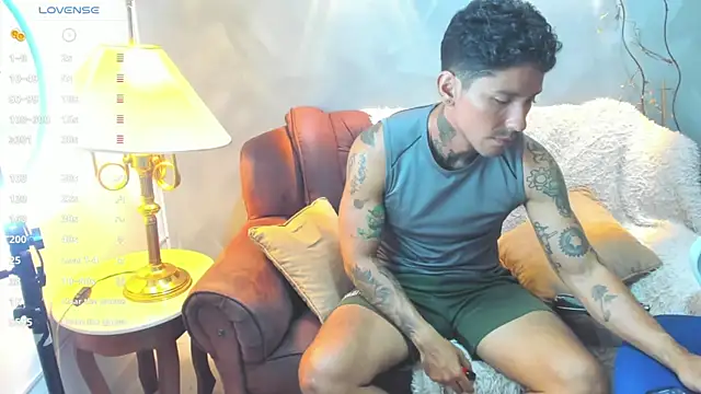 Snapshot of Dylanstonne chatting on 01.10.25 Dylanstonne online show from 01.10.25