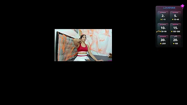 Snapshot of emi_henao chatting on 10.29.25 emi henao online show from 10.29.25