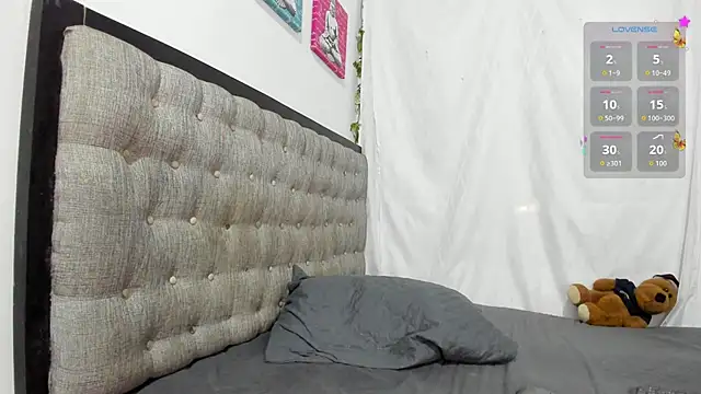 Snapshot of emi_henao chatting on 12.02.25 emi henao online show from 12.02.25