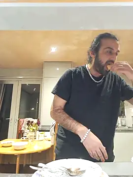 Snapshot of rampartzz chatting on 03.06.25 rampartzz online show from 03.06.25