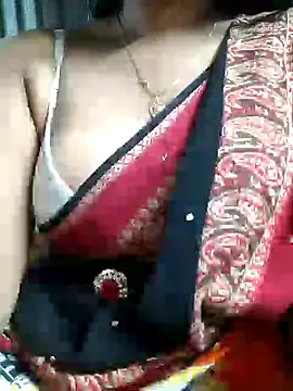 Snapshot of NishaSharma00 chatting on 12.29.24 NishaSharma00 online show from 12.29.24