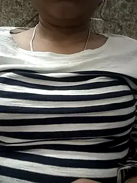 Snapshot of NishaSharma00 chatting on 11.16.25 NishaSharma00 online show from 11.16.25