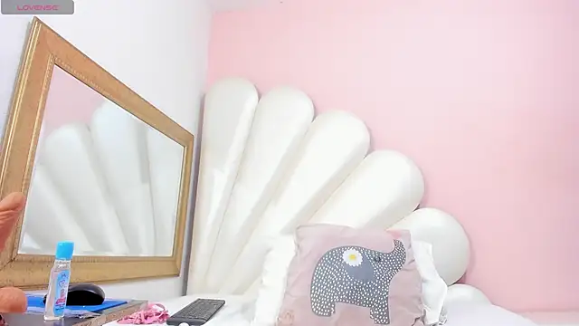 Ally Parkeer  online show from 01.15.25