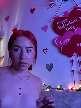 Snapshot of Im_Valen_Cute chatting on 02.13.25 Im Valen Cute online show from 02.13.25
